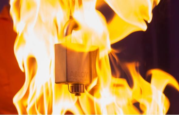 ВСЕПОГОДНЫЙ Навесной замок  с защитой дужки и цилиндра PLM330 Abloy