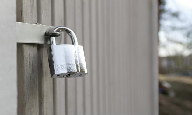 ВСЕПОГОДНЫЙ Навесной замок  с защитой дужки PLI330 Abloy